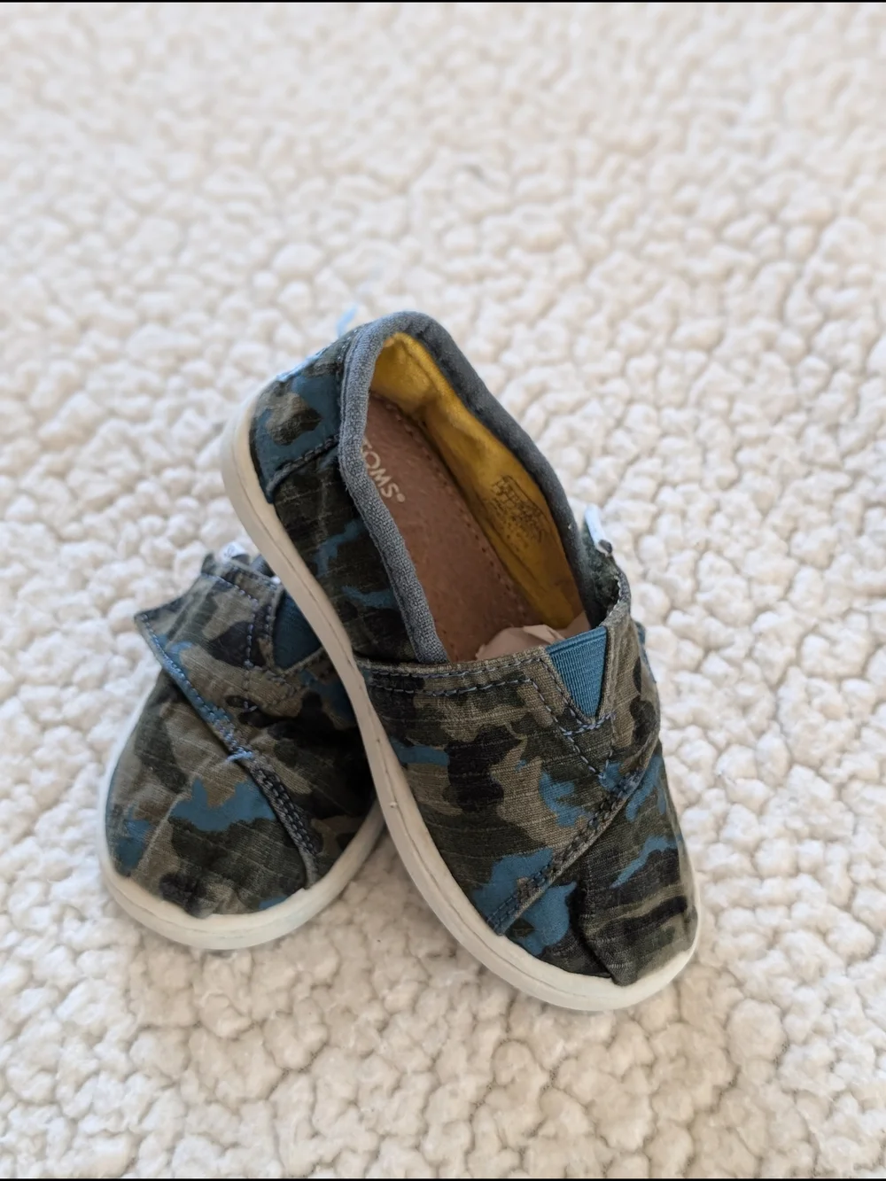 Great Condition: Tom’s Alpargata Blue Gray Camo Kids 8  ◦ Normal Pre-Owned Wear